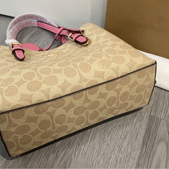 💗💗Coach Pink Signature Canvas Crossbody Tote - Picture 5 of 8